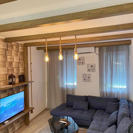 Nessi Apartment Pristina Esterno foto