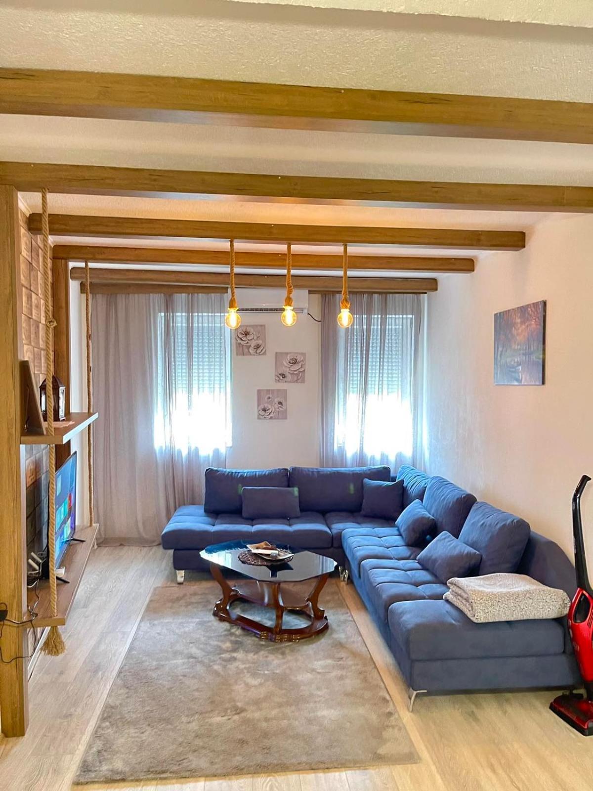 Nessi Apartment Pristina Esterno foto
