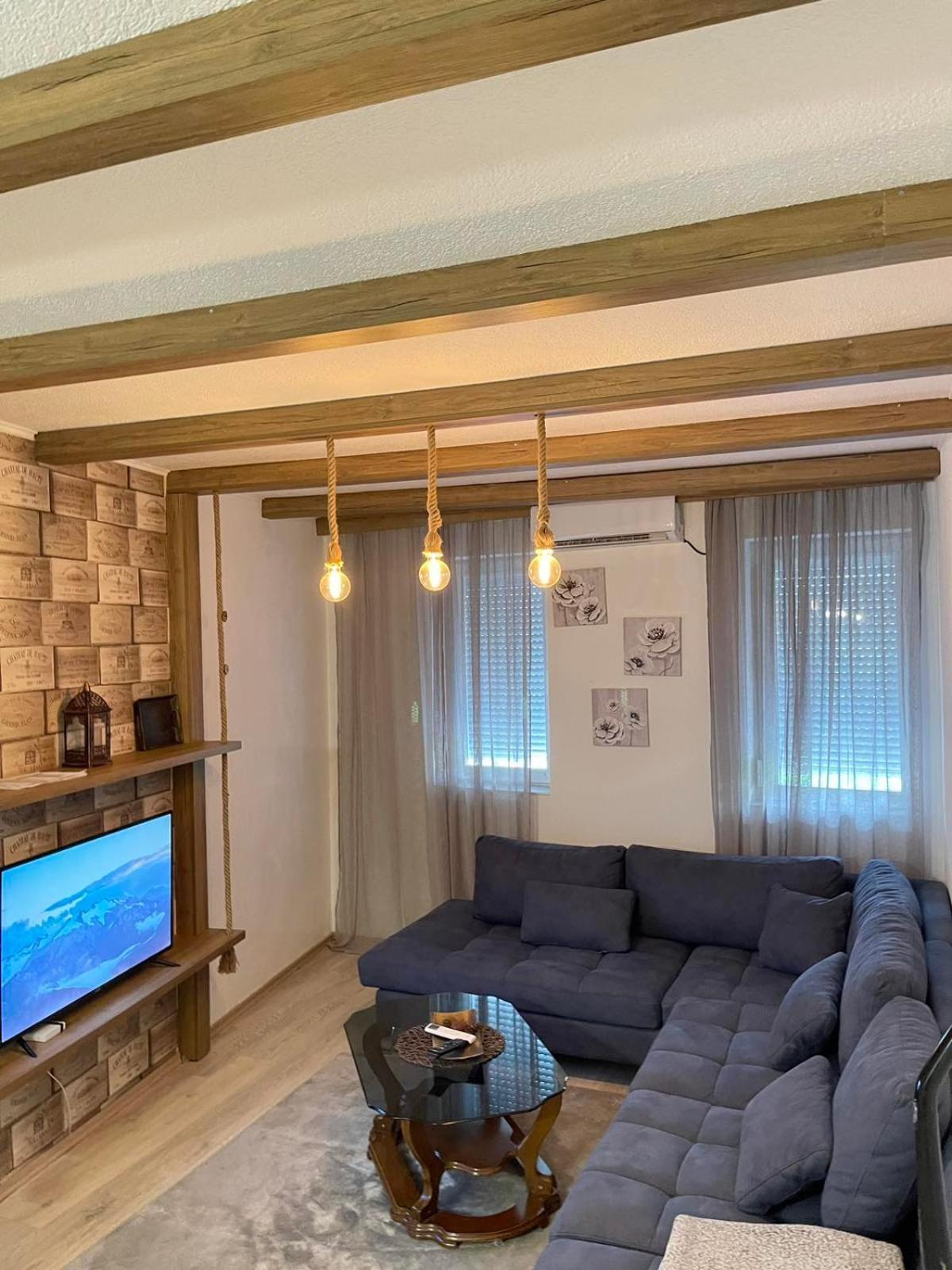 Nessi Apartment Pristina Esterno foto